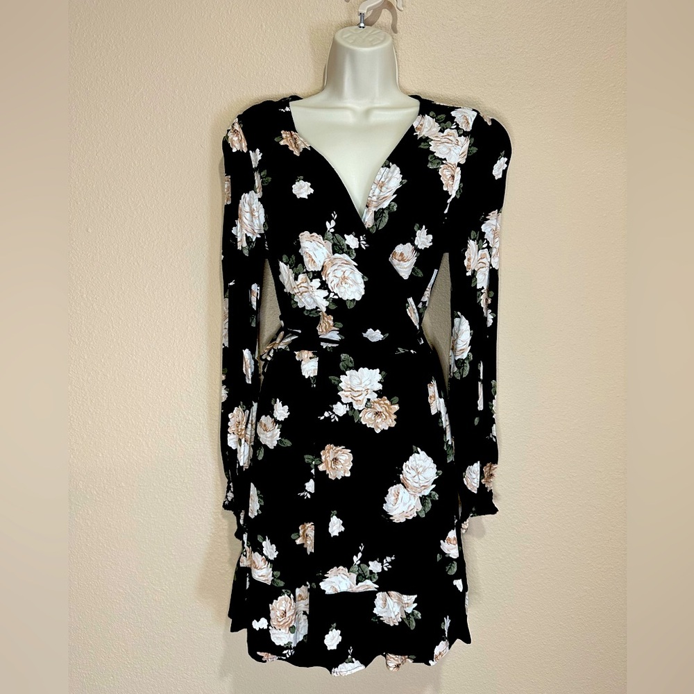 NWT ABERCROMBIE & FITCH Floral Wrap Dress, Size M